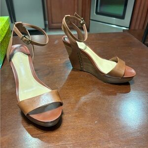 Women's Gianni Bini Tessa Size 8.5 Brown Wedge with Grommet Detail
